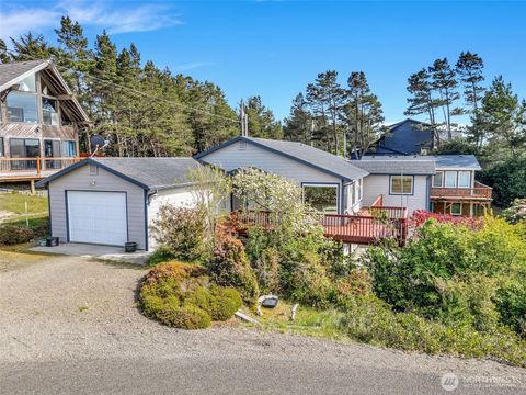Photo of 1008 300th Place, Ocean Park, WA 98640 (MLS # 2517043)