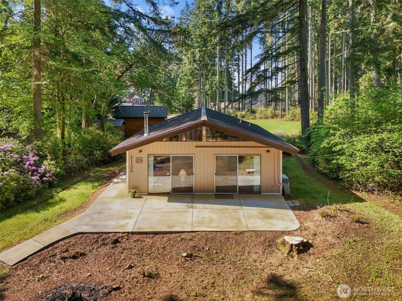 11104 Leschi Circle