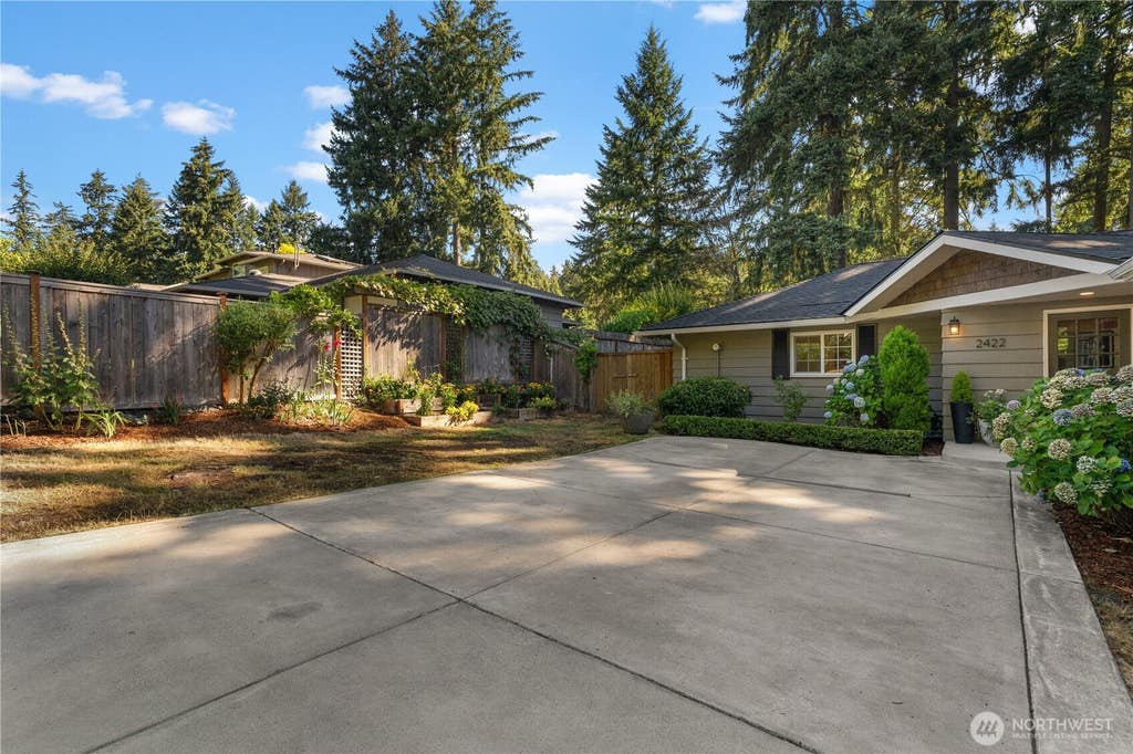 Photo of 2422 126th Avenue NE, Bellevue, WA 98005 (MLS # 2571668)
