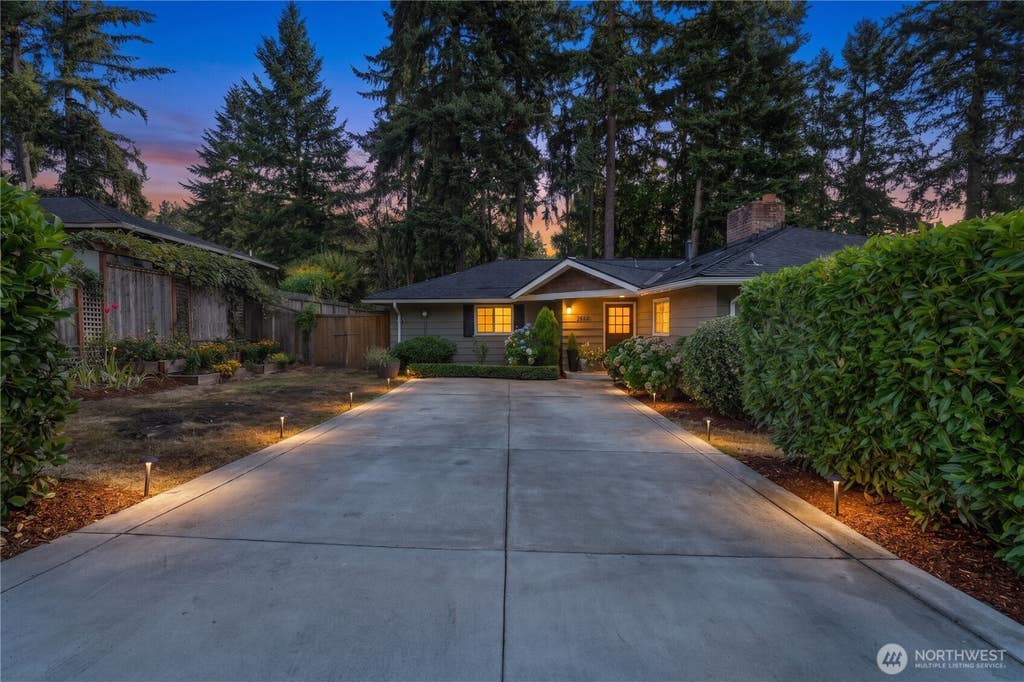 Photo of 2422 126th Avenue NE, Bellevue, WA 98005 (MLS # 2571668)