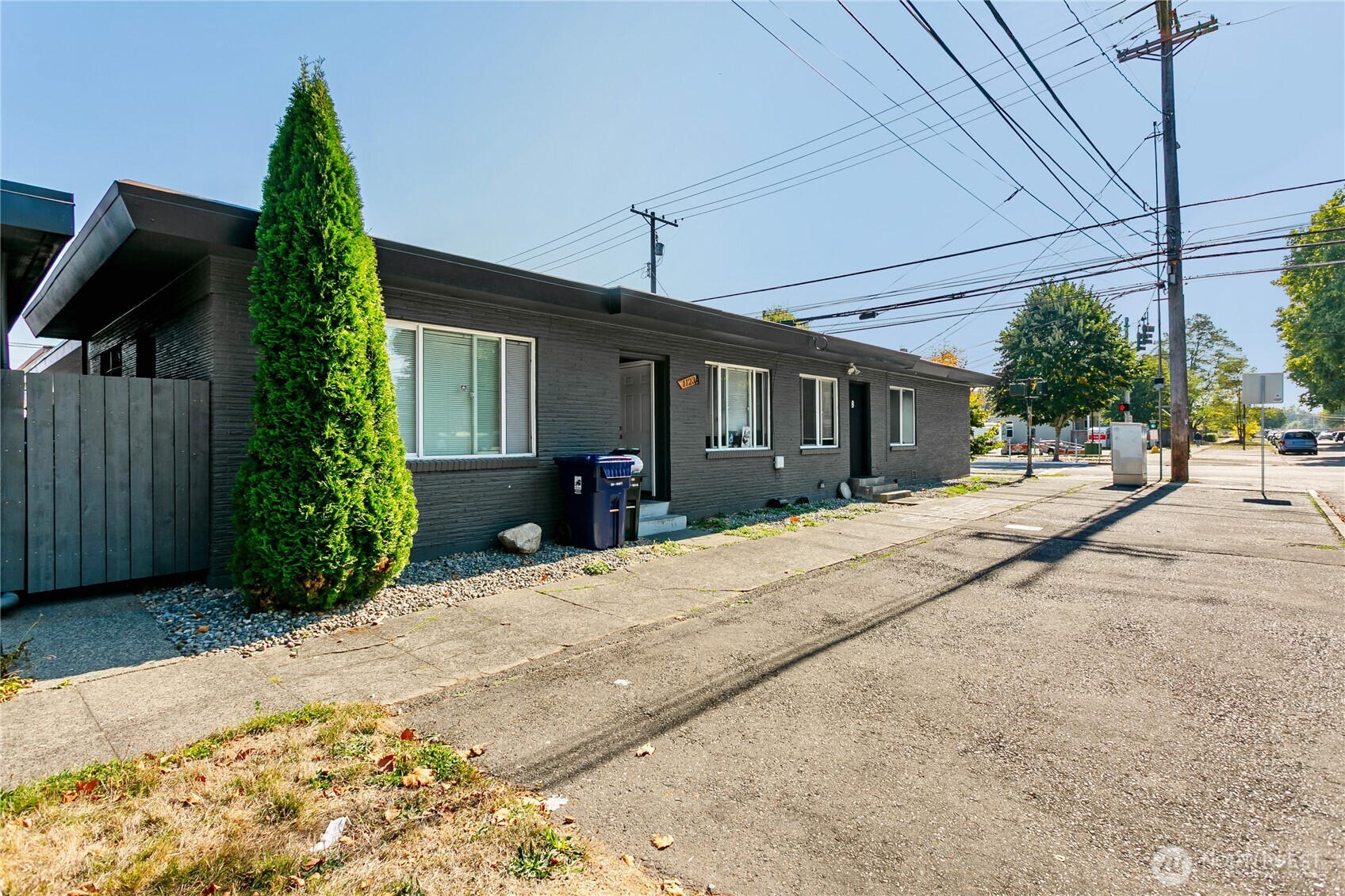 1123 S M Street