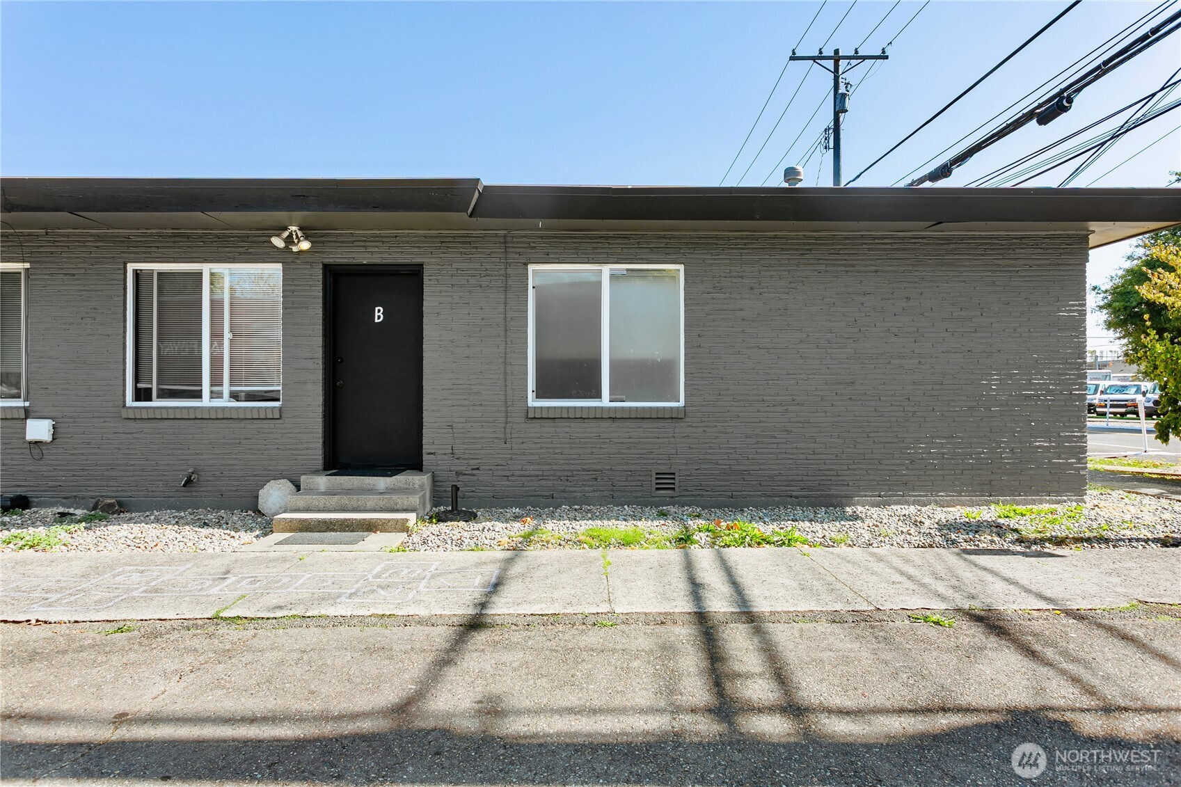 1123 S M Street