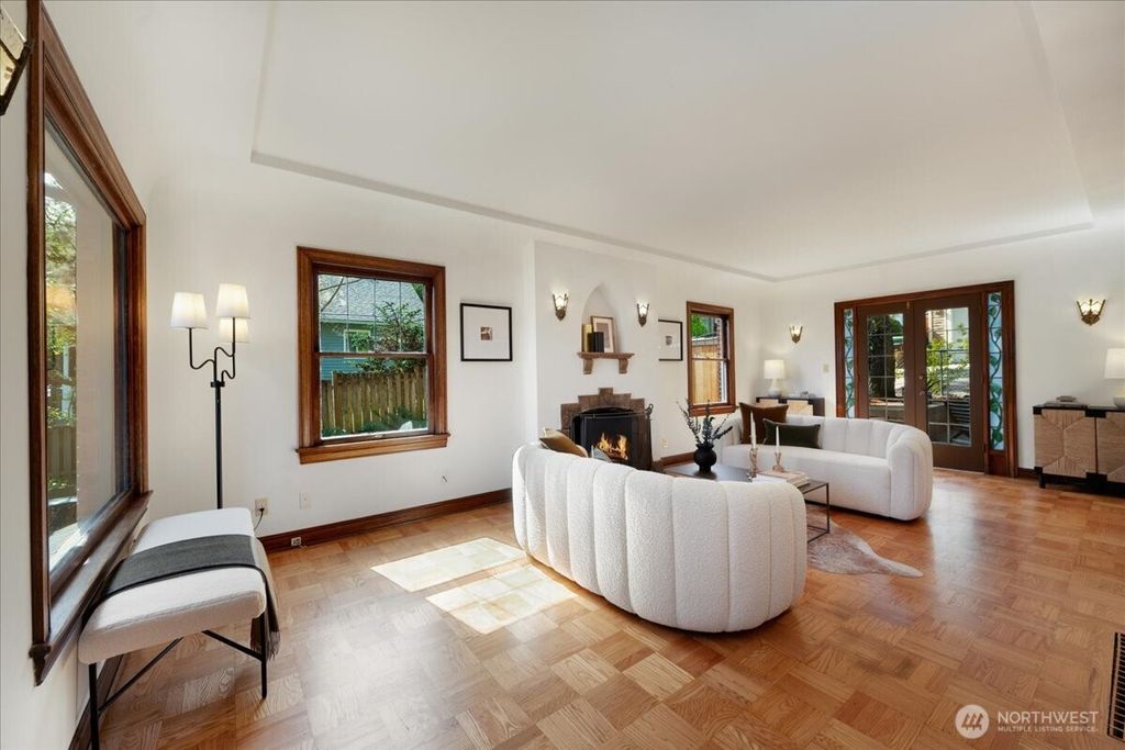 Photo of 6517 Fremont Avenue N, Seattle, WA 98103 (MLS # 2501211)