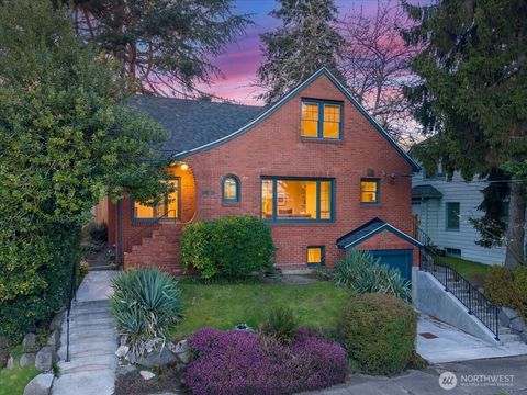 Photo of 6517 Fremont Avenue N, Seattle, WA 98103 (MLS # 2501211)