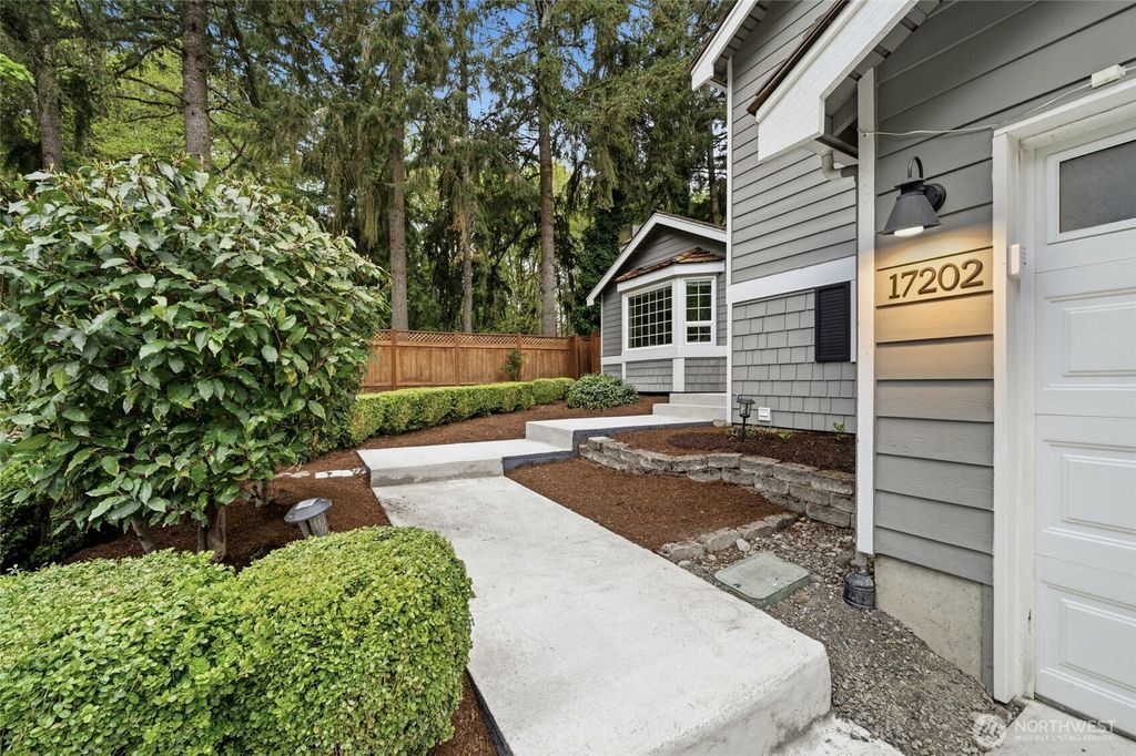 Photo of 17202 NE 134th Place, Redmond, WA 98052 (MLS # 2515632)