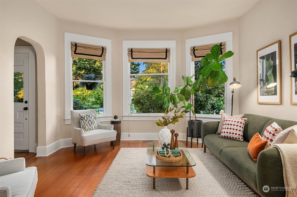 Photo of 4049 Cascadia Avenue S, Seattle, WA 98118 (MLS # 2274419)