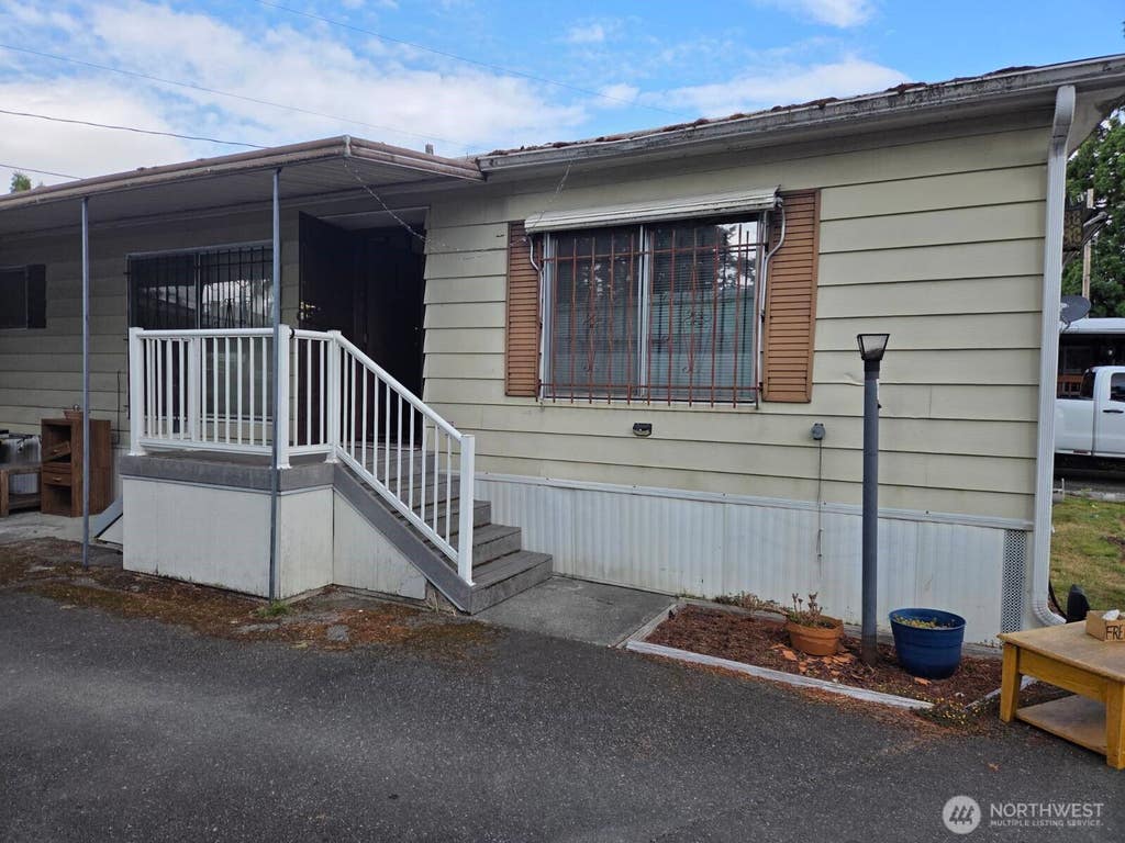 Photo of 6208 202nd Street SW #28, Lynnwood, WA 98036 (MLS # 2566654)