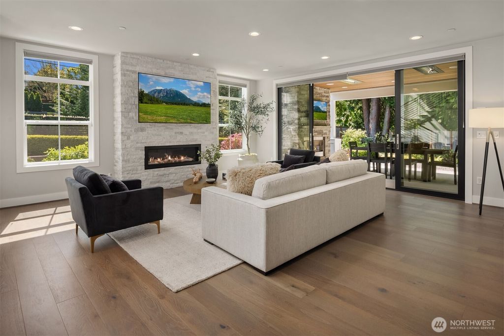 Photo of 9244 Points Drive NE, Yarrow Point, WA 98004 (MLS # 2375853)