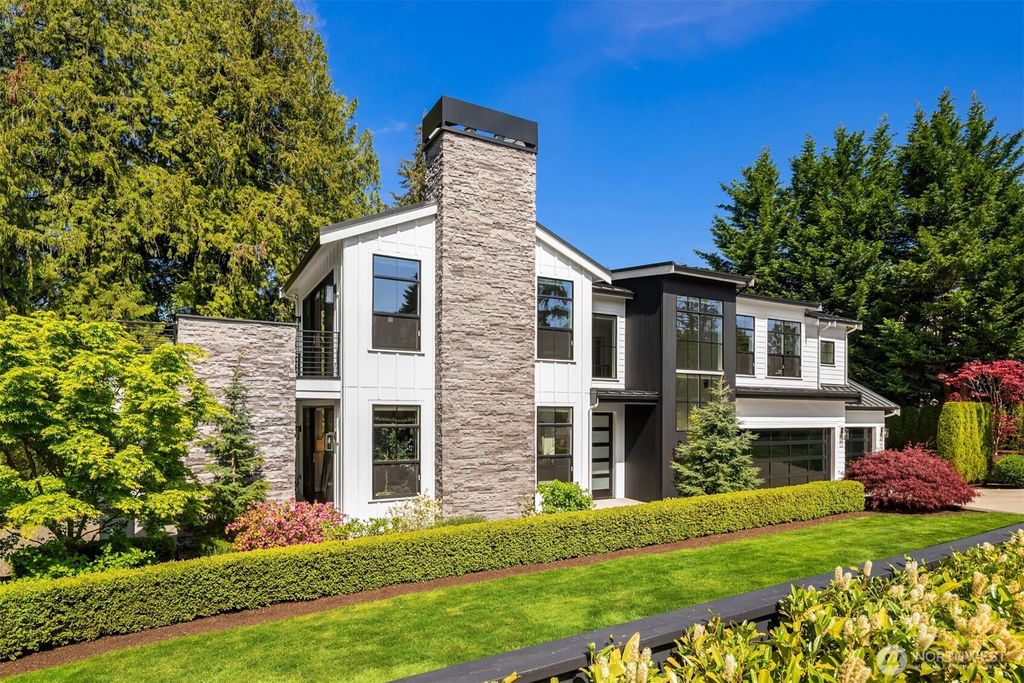 Photo of 9244 Points Drive NE, Yarrow Point, WA 98004 (MLS # 2375853)