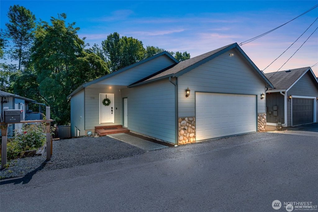 Photo of 3116 12th Street, Everett, WA 98201 (MLS # 2513441)