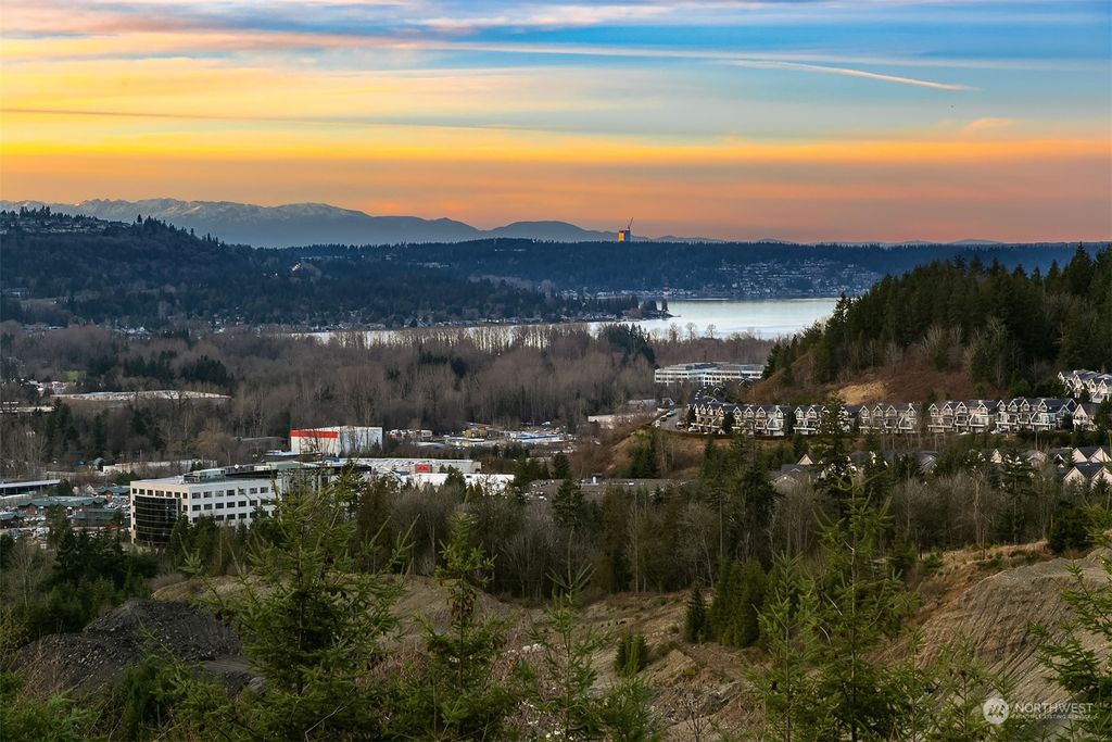 Photo of 1525 Westridge Way NE, Issaquah, WA 98029 (MLS # 2027049)