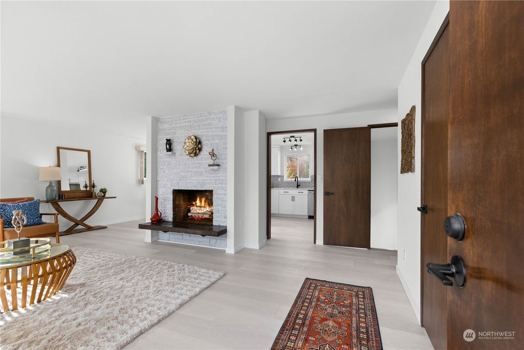 Photo of 7927 30th Avenue SW, Seattle, WA 98126 (MLS # 2303385)