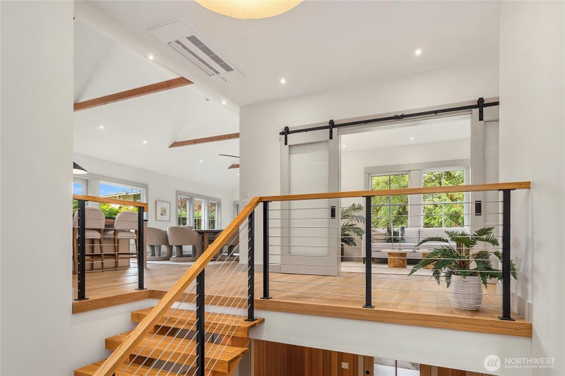 7693 NE Beverly Lane
