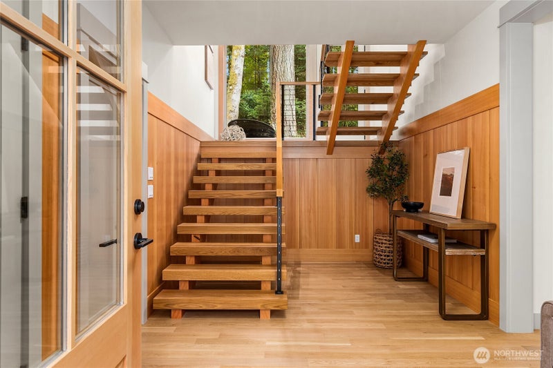 7693 NE Beverly Lane