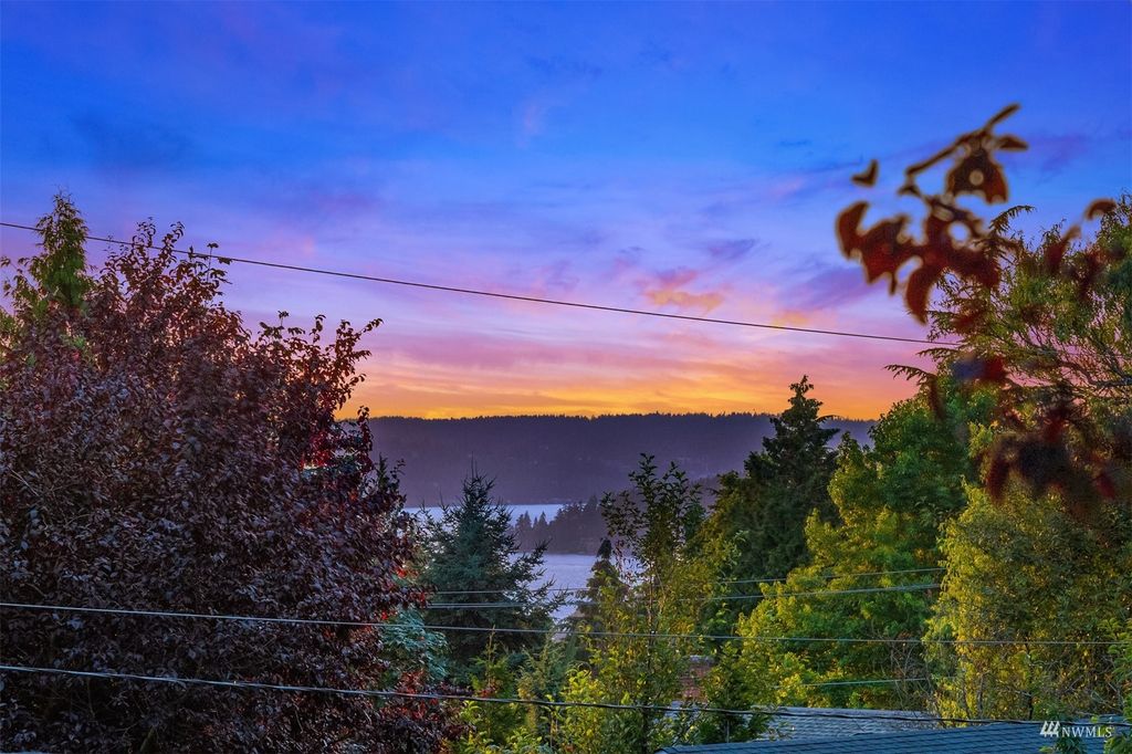 Photo of 5826 114th Avenue NE, Kirkland, WA 98033 (MLS # 1983467)