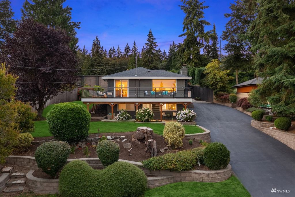 Photo of 5826 114th Avenue NE, Kirkland, WA 98033 (MLS # 1983467)