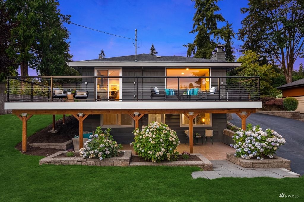 Photo of 5826 114th Avenue NE, Kirkland, WA 98033 (MLS # 1983467)