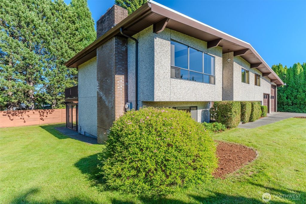 Photo of 410 Sierra Vista Place, Bellingham, WA 98226 (MLS # 2535289)