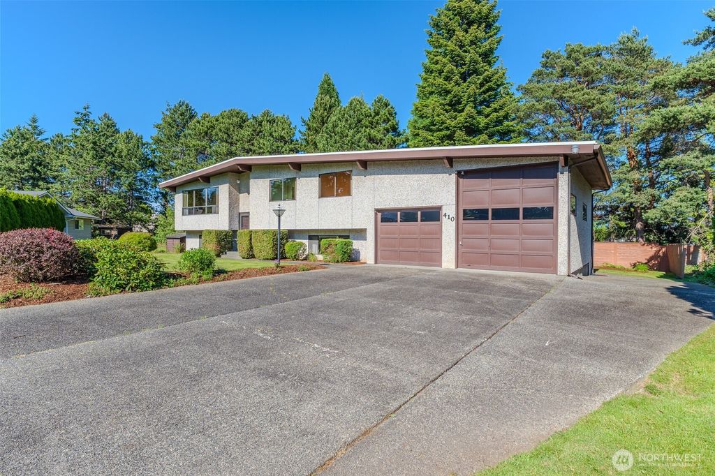 Photo of 410 Sierra Vista Place, Bellingham, WA 98226 (MLS # 2535289)