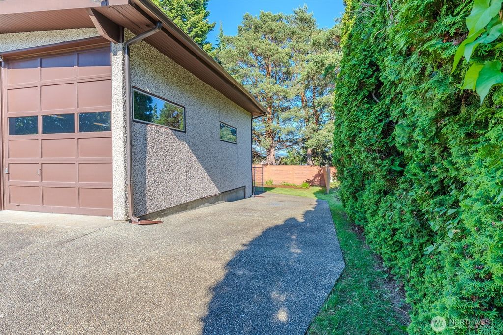 Photo of 410 Sierra Vista Place, Bellingham, WA 98226 (MLS # 2535289)