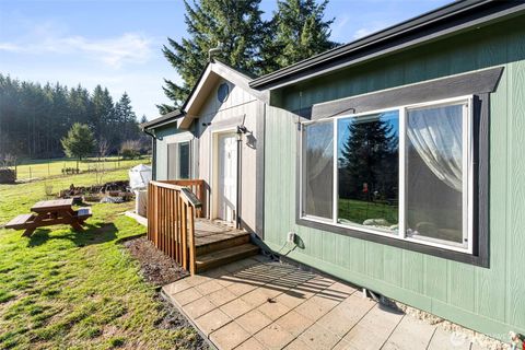 Photo of 131 Silverthistle Road, Winlock, WA 98596 (MLS # 2469624)