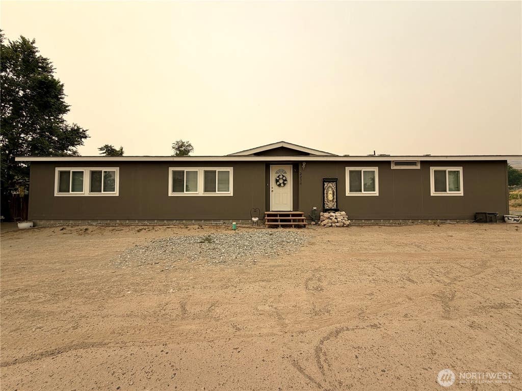 Photo of 2228 Tacoma Avenue, Bridgeport, WA 98813 (MLS # 2569075)
