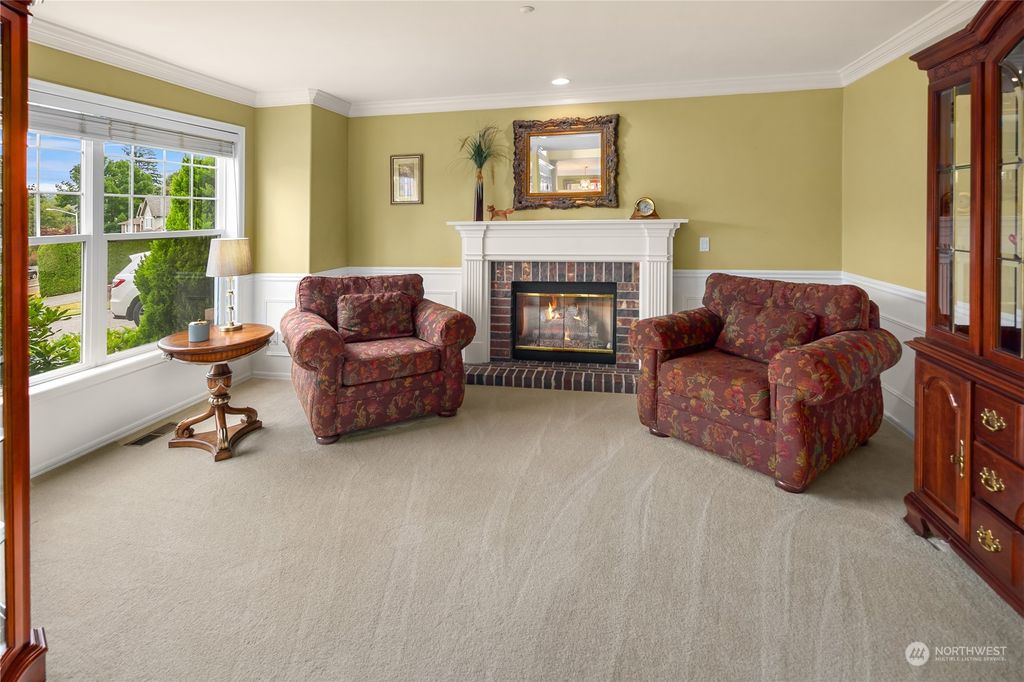 Photo of 425 NW Datewood Drive, Issaquah, WA 98027 (MLS # 2278249)