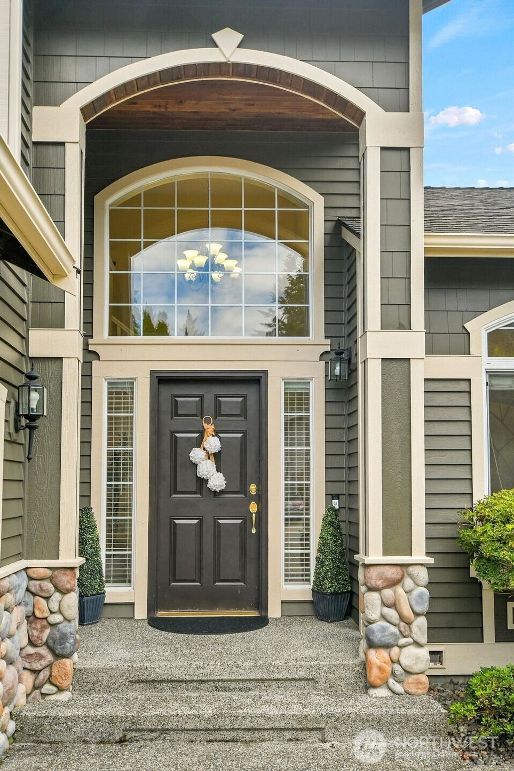 Photo of 2924 101st Place SE, Everett, WA 98208 (MLS # 2554392)