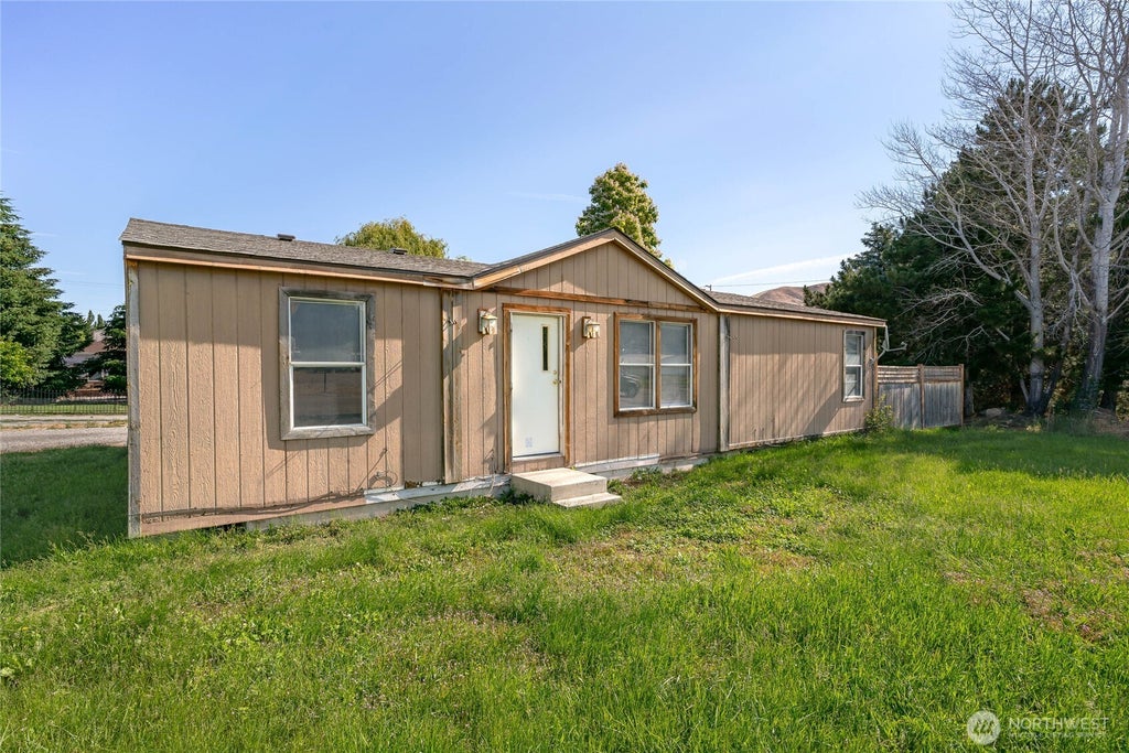 Photo of 14901 Voss Place, Entiat, WA 98822 (MLS # 2568259)
