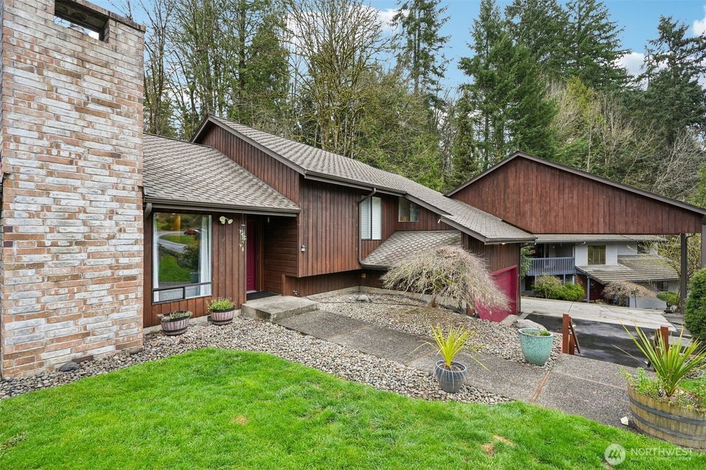 Photo of 100 Inglewood Park Park, Longview, WA 98632 (MLS # 2492377)