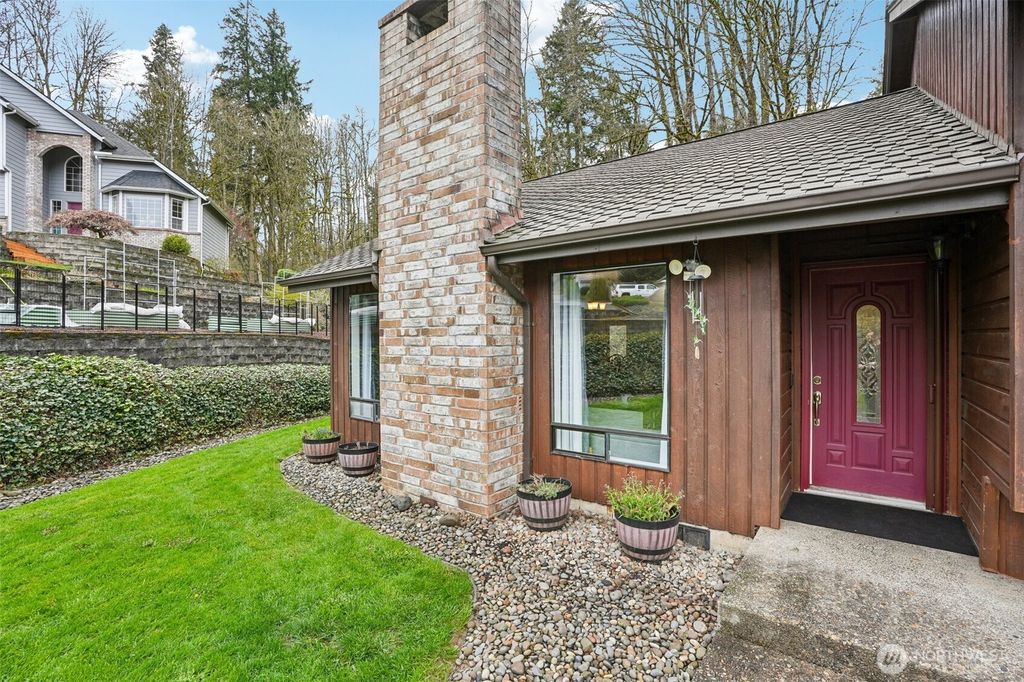 Photo of 100 Inglewood Park Park, Longview, WA 98632 (MLS # 2492377)