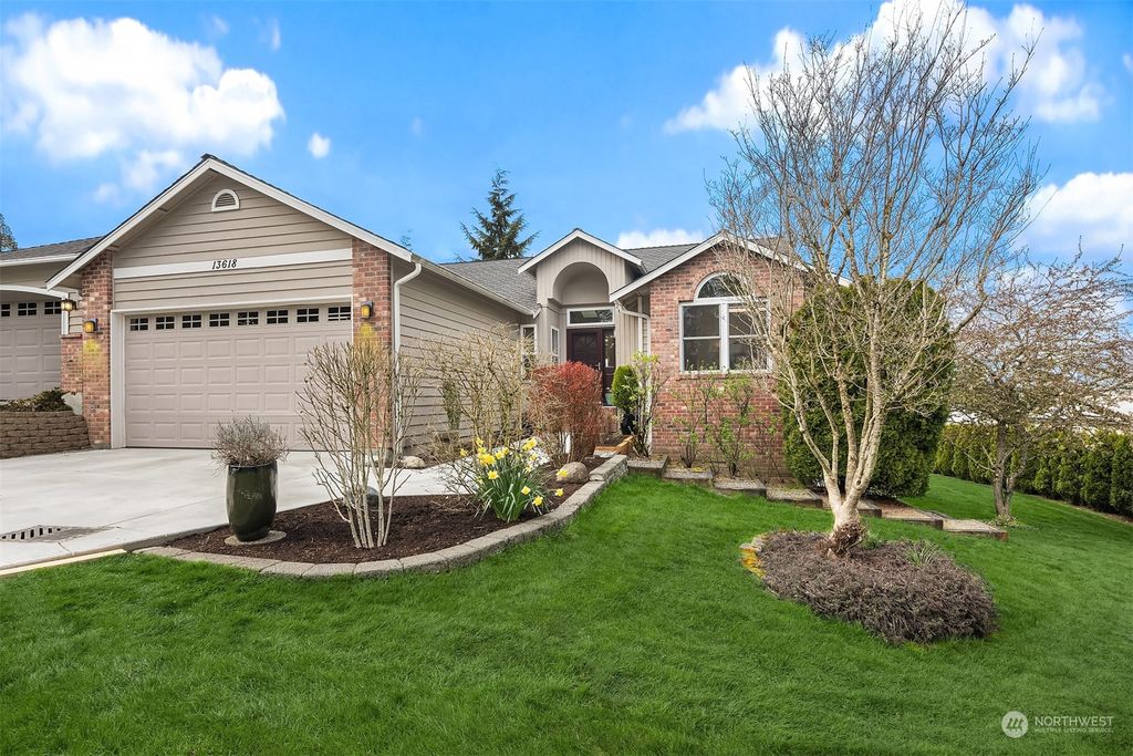 Photo of 13618 NE 146th Lane, Woodinville, WA 98072 (MLS # 2206168)