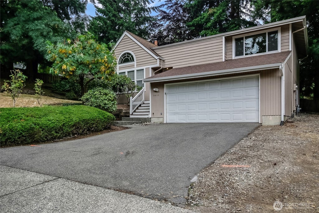Photo of 9810 116th Place NE, Kirkland, WA 98033 (MLS # 2547973)