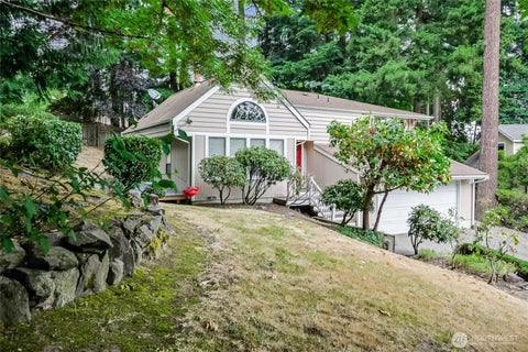 Photo of 9810 116th Place NE, Kirkland, WA 98033 (MLS # 2547973)