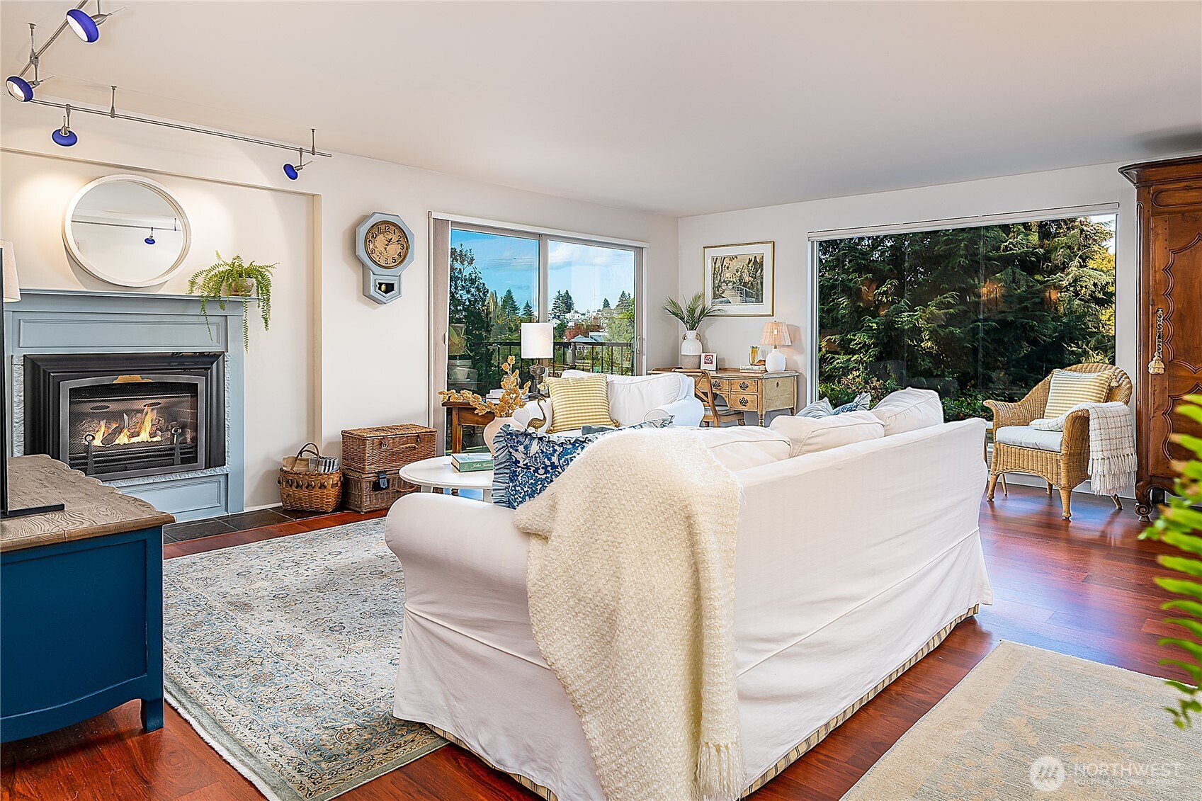 3200 W Commodore Way 101