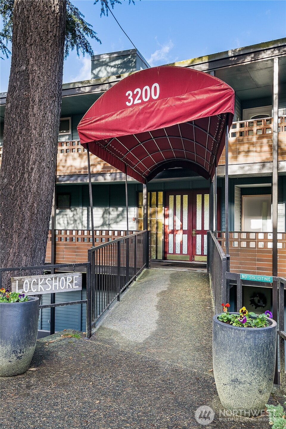 3200 W Commodore Way 101