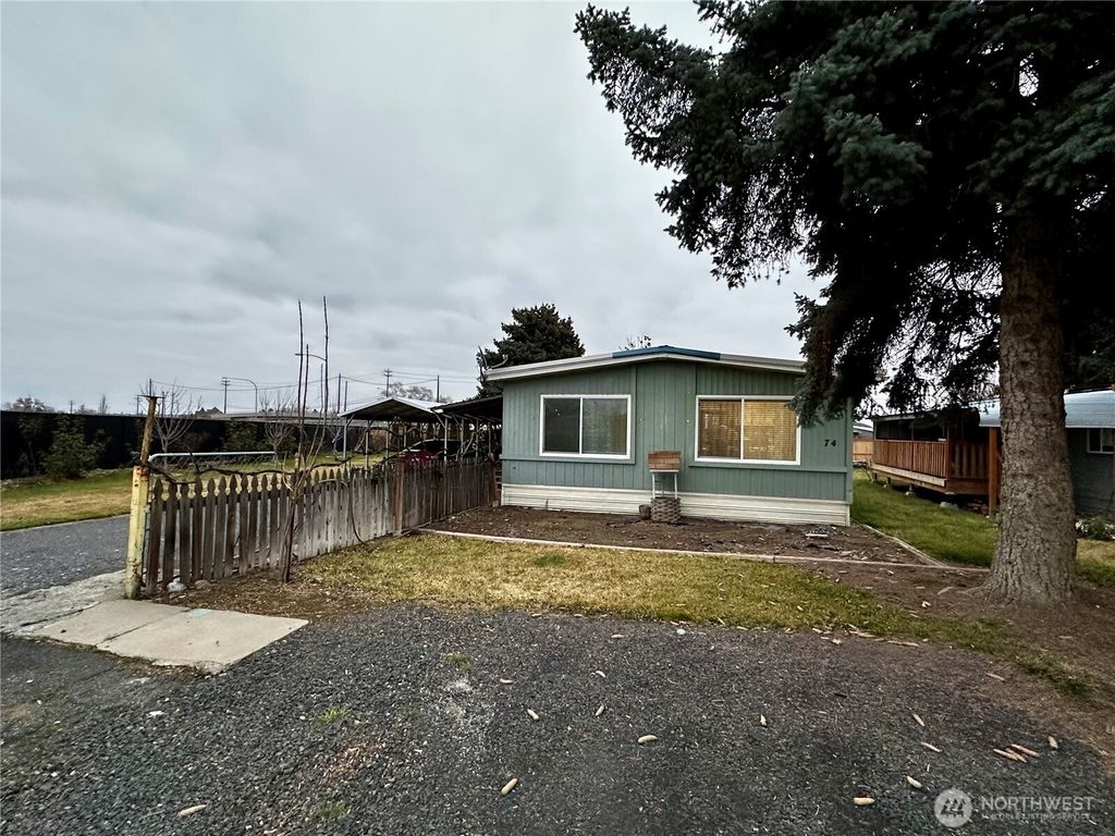 Photo of 3131 W Wapato Drive #74, Moses Lake, WA 98837 (MLS # 2470972)
