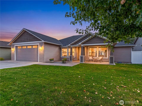 Photo of 1719 Brambling Brae LN, Wenatchee, WA 98801 (MLS # 2582088)