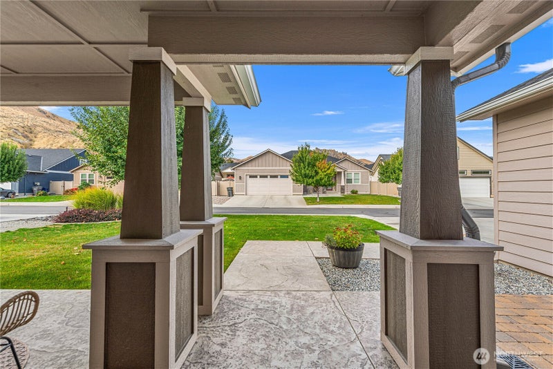 1719 Brambling Brae