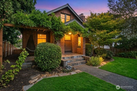 Photo of 3228 35th Avenue W, Seattle, WA 98199 (MLS # 2574664)