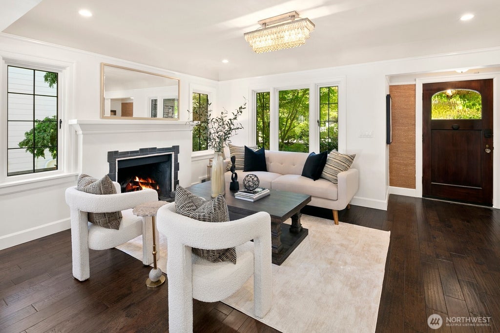 Photo of 3228 35th Avenue W, Seattle, WA 98199 (MLS # 2574664)