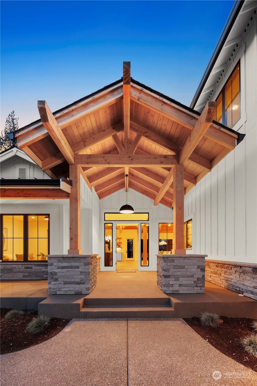 Photo of 15184 SE 330th Way, Auburn, WA 98092 (MLS # 2012556)