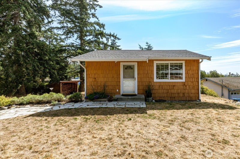 1002 Carl Avenue