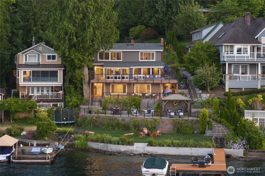 Photo of 18176 SE 41st Place, Issaquah, WA 98027 (MLS # 2423994)