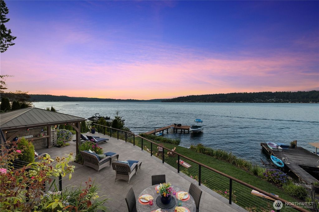Photo of 18176 SE 41st Place, Issaquah, WA 98027 (MLS # 2423994)