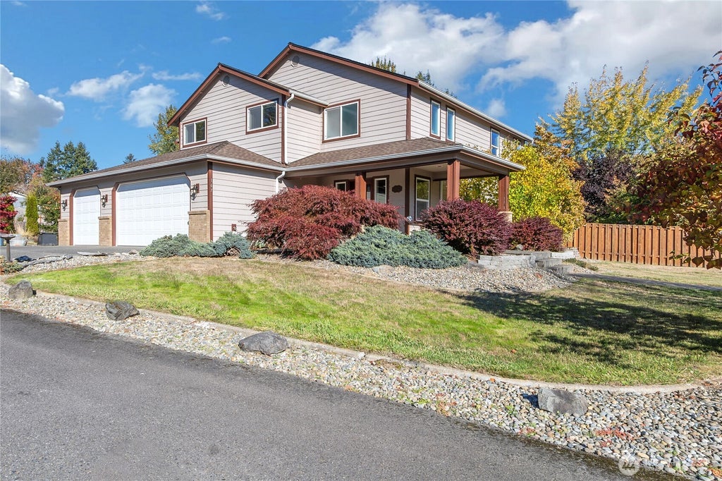 Photo of 167 Tamarack Court N, Eatonville, WA 98328 (MLS # 2594153)