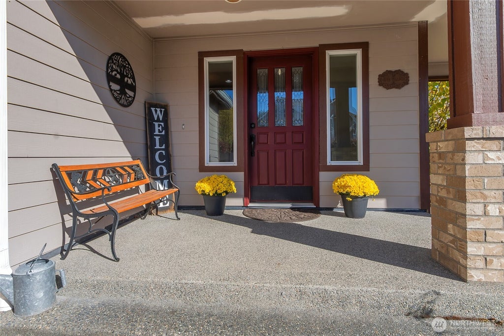 Photo of 167 Tamarack Court N, Eatonville, WA 98328 (MLS # 2594153)