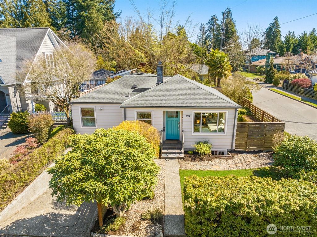 Photo of 9102 12th Avenue NE, Seattle, WA 98115 (MLS # 2496144)