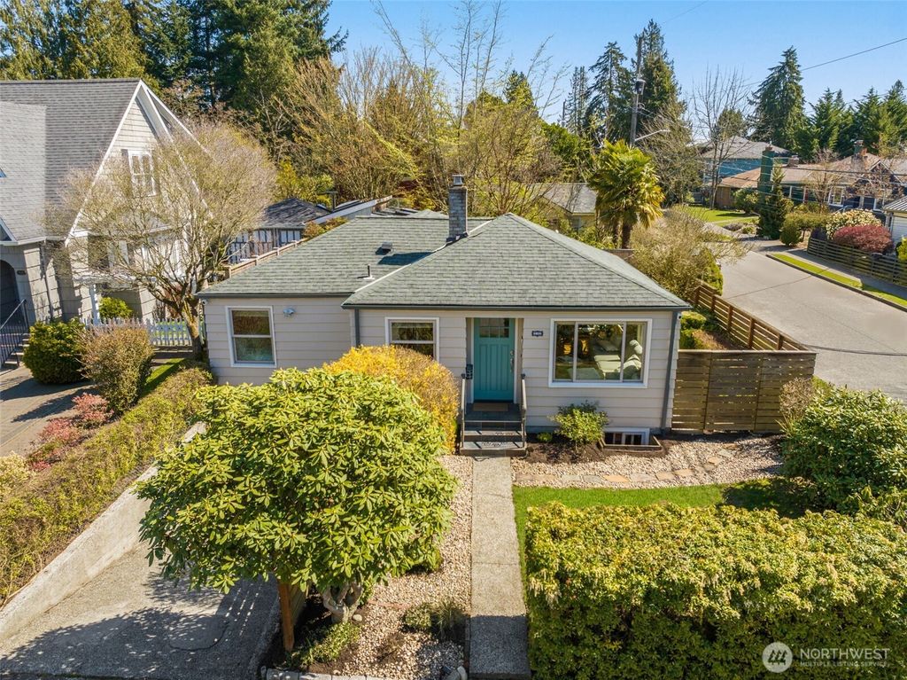 Photo of 9102 12th Avenue NE, Seattle, WA 98115 (MLS # 2496144)