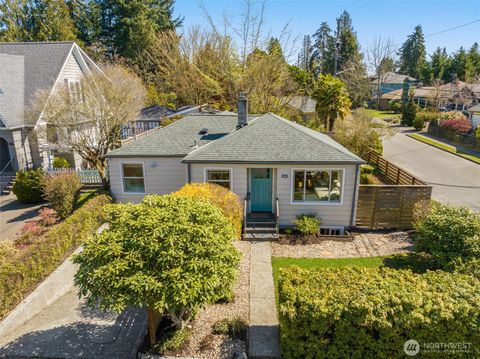 Photo of 9102 12th Avenue NE, Seattle, WA 98115 (MLS # 2496144)